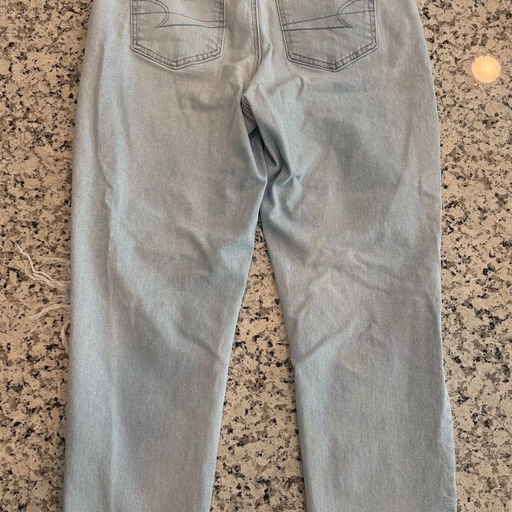 American Eagle Strigid Mom Jeans - Picture 2 of 3